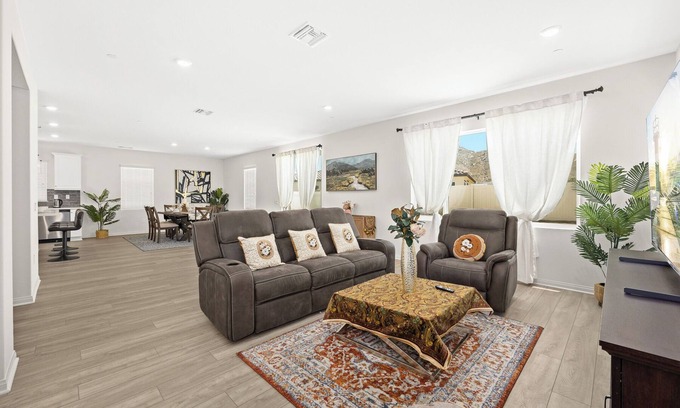 Patton Casa | King Beds/4 TVS/New/Comfortable
