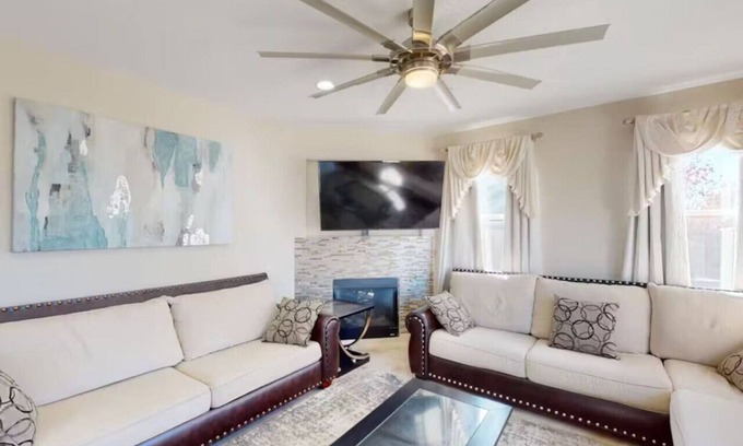 Chico Otro | King Beds Castle | Air Hockey | Room TVs | Firepit