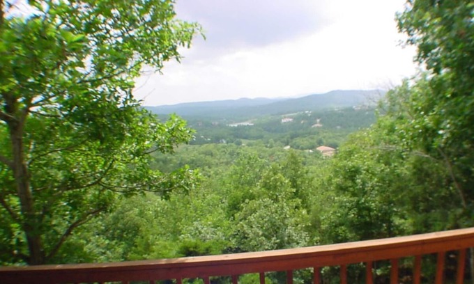 Holiday Island Condominio | King Beds, Fireplace, Jacuzzi!