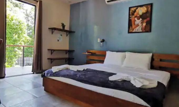 Puerto Viejo de Talamanca Apartamento | King Size Bed Cozy Studio Full Kitchen Pool Side Near Beach - 201