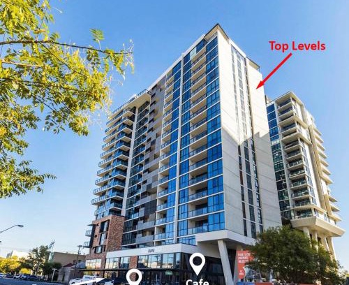 Adelaide Central Business District Apartamento | King Deluxe on Franklin St with Pool, Gym, Sauna, Cafe, Wifi