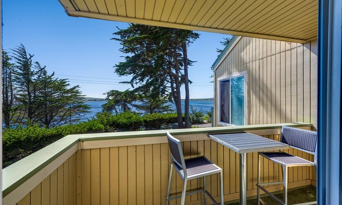 Bodega Bay Casa | King Fireplace Room with Ocean View