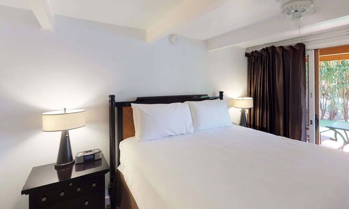 Kaunakakai Casa | King Garden View: Your Peaceful Retreat Awaits at Hotel Molokai