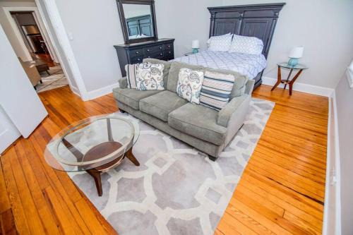 Historic District Apartamento | King George Downtown Annapolis Getaway