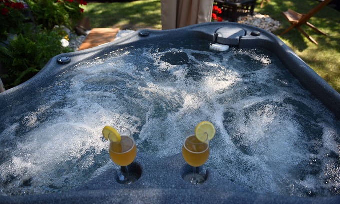 Aspinwall Casa | King/Hot Tub/PETS OK/FAMILY