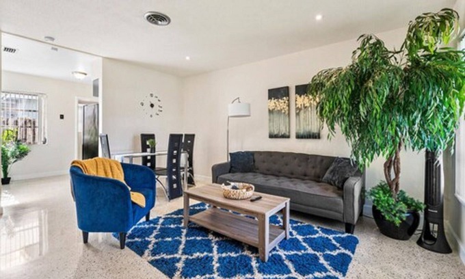 Central Fort Lauderdale Casa | King /Queen Bed Mins from beach. Perfect get-away!