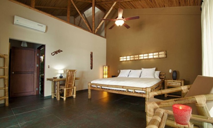 Parrita Complejo | King Room en Hotel Clandestino.