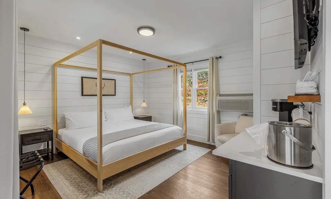 Cashiers Casa | King Room at our Boutique Bed and Brewery