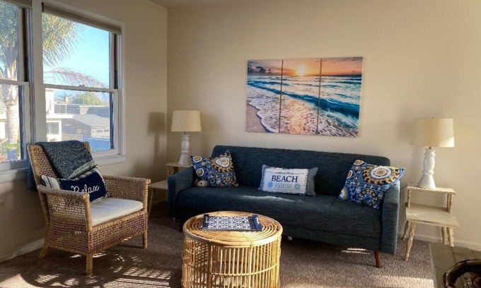 Shell Beach Apartamento | King's Perch gives a view of the ocean blue from room to room