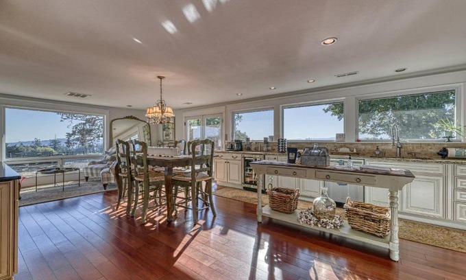 Newberg Casa | King's Queen