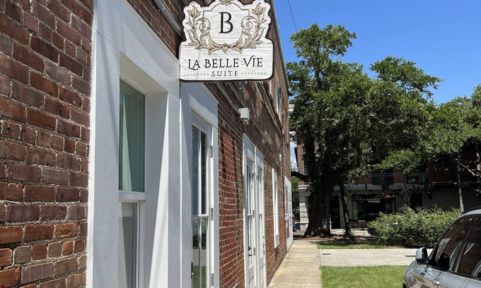Biloxi Apartamento | King Size Suite located in Downtown Ocean Springs