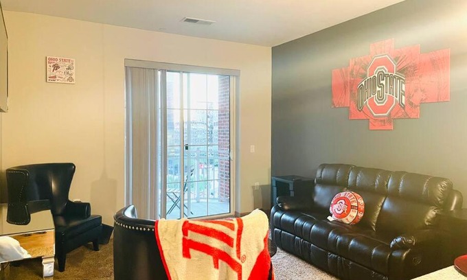 Uptown District Apartamento | King Size with OSU Theme!
