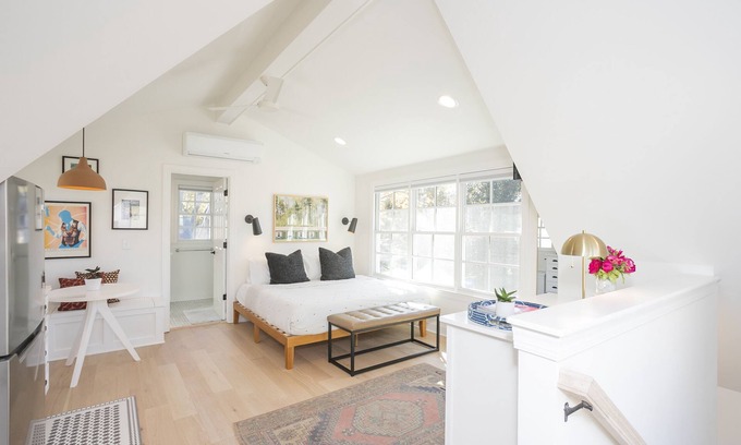 Historic Edgefield Casa | King Studio Near Downtown | Walk to Nissan Stadium | East Nashville Favorite!