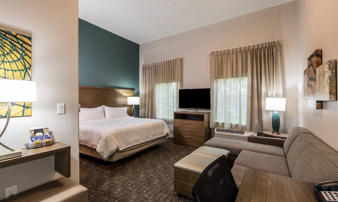 Lake Jackson Apartamento | King Studio con cocina. Desayuno gratis. Piscina al aire libre.
