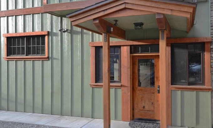 Yosemite West Casa | King Suite for Active Couples Inside Yosemite Gate, Your Basecamp for Adventure!