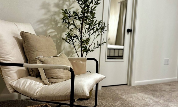 Conroe Casa | King Suite in cool Conroe with WiFi, AC