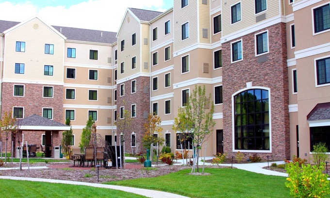 Liverpool Condominio | King Suite Near Syracuse University | Free Breakfast + Fitness Center