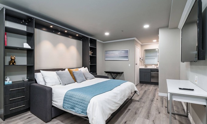 Alhambra Casa | King Suite | Omeo Suites-NS #209