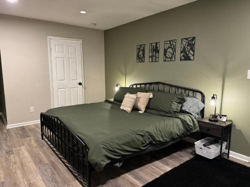 Jonesboro Casa | King Suite - Private Entrance - Hot Tub - Game Room