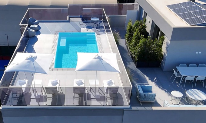 Municipio 2 Casa | King Suite with heated pool in the heart of Bari