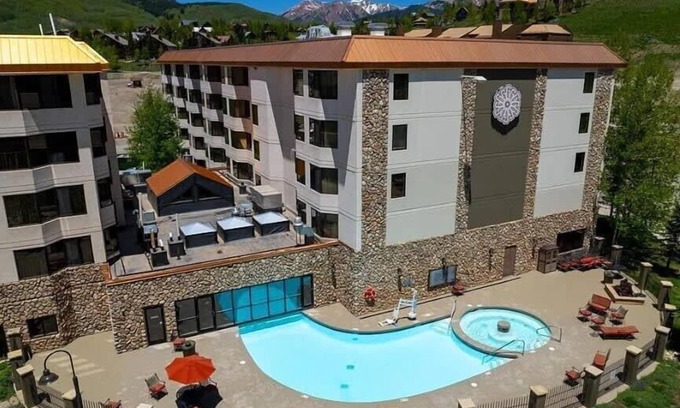 Crested Butte Condominio | King Suite with a View, Pool, Hot Tub, Ski In/Out!