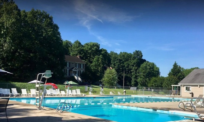 Kernersville Casa | KingBed Hot Tub BBQ Games Hypoallergenic