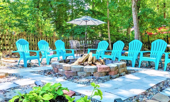 Kernersville Casa | KingBed PetFriendly Washer Dryer Sleep16