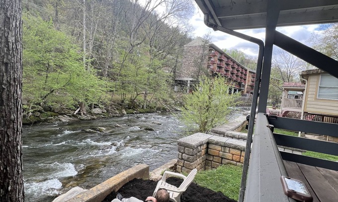 Gatlinburg Cabaña | Kingfisher-River Front Property walking distance to Downtown Gatlinburg!