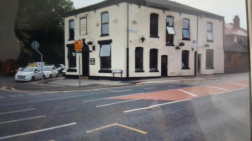 Farnworth Hotel | Kings arms hotel