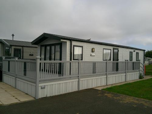 Chapel Saint Leonards Complejo | Kings Ashington 6 Berth Central Heated Enclosed Veranda
