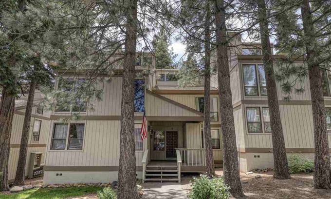 Kings Beach Casa | Kings Beach 2 bed townhouse minutes from Lake Tahoe and Northstar