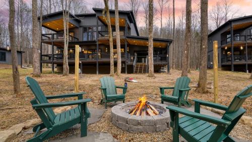Pittman Center Casa | Kings Crown by AvantStay Indoor Pool Hot Tub Firepit Theater All-Season Retreat