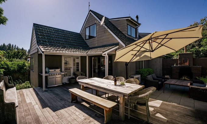 Wanaka Casa | Kings Drive - Wanaka Holiday Home