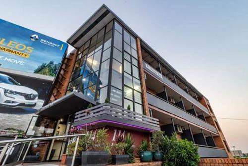 Hamilton Casa | Kingsford Riverside Inn