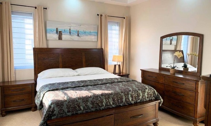 Eastwood Park Casa | Kingston City View Vacation Stay 2