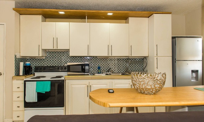 Barbican Apartamento | Kingston Most Centrally Located Two Bdrm