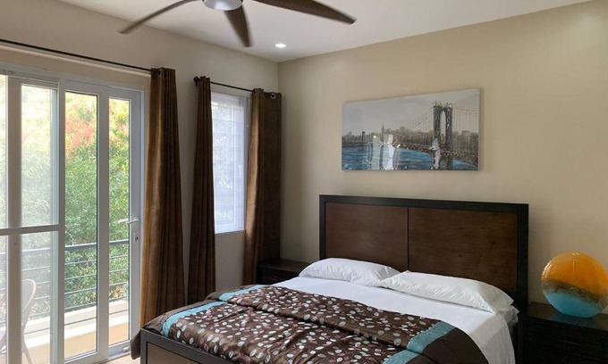 Eastwood Park Casa | Kingston View Vacay Casa 1