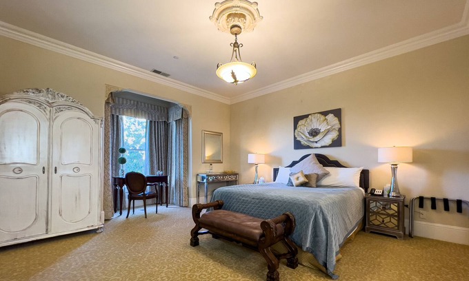 Salinas Casa | KINGSUITE in Mansion Mins to Beach Monterey Carmel