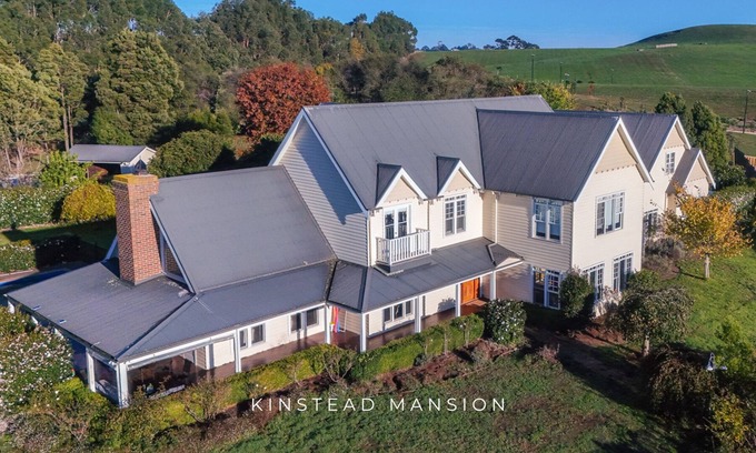 Warragul Casa | Kinstead Mansion - Modern escape for up to 21 guests 1 hour away from Melbourne!