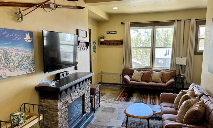 Kirkwood Cabaña | Kirkwood Mountainside Cottage with Deck, Walk to Lifts!