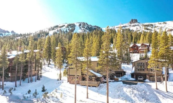 Kirkwood Cabina | Kirkwood Mountainside Cabin & Cottage, Deck with Views, Walk to Lifts!