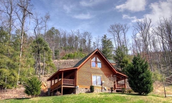 Gatlinburg - Pigeon Forge Cabina | Kiss Me Goodnight 1 Bedroom Cabin by RedAwning