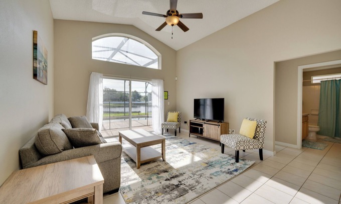 Seasons Casa | Kissimmee Getaway w/ Pool ~ 7 Mi to Disney!