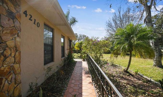 Kissimmee Casa | KISSIMMEE! Private Estate! Nature, Fishing Lakes! RV's/Boats OK! 4 BR's!