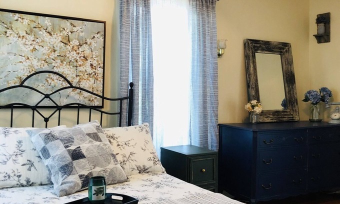 Dover Casa | 💋Kissing Downtown - Parking Spot! Sleeps 5🖐Free Wine🍷
