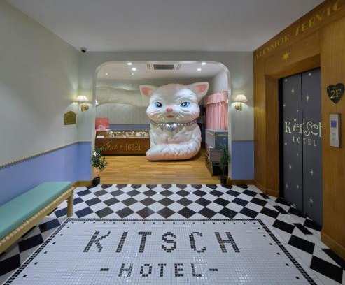 Thanon Phetchaburi Hotel | Kitsch Hotel