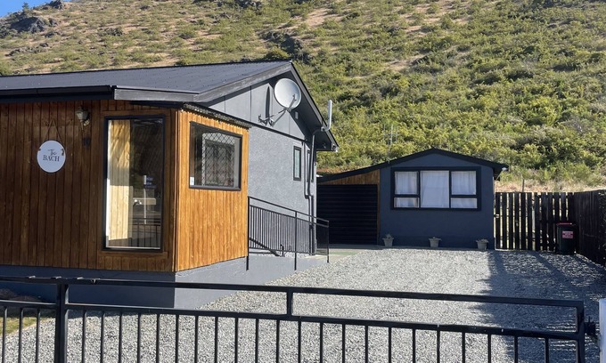 Omarama Casa | Kiwi Batch. In the heart of Omarama.