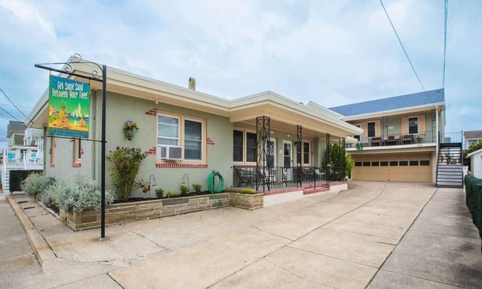 Wildwood Apartamento | Kiwi's Cottage, 1.5 Blocks to Beach and Boardwalk, Pet Friendly