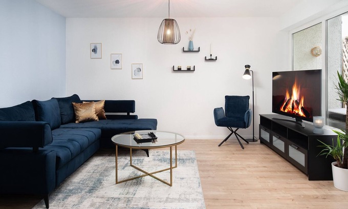 Hildesheim District Apartamento | ☆Kleinberries | Washers & Dryers | Kitchen | NETFLIX