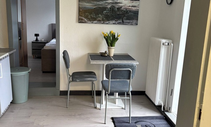 Butjadingen Apartamento | Kleine Ferienwohnung Direkt am Deich und Hafen von Eckwarden mit Gartennutzung